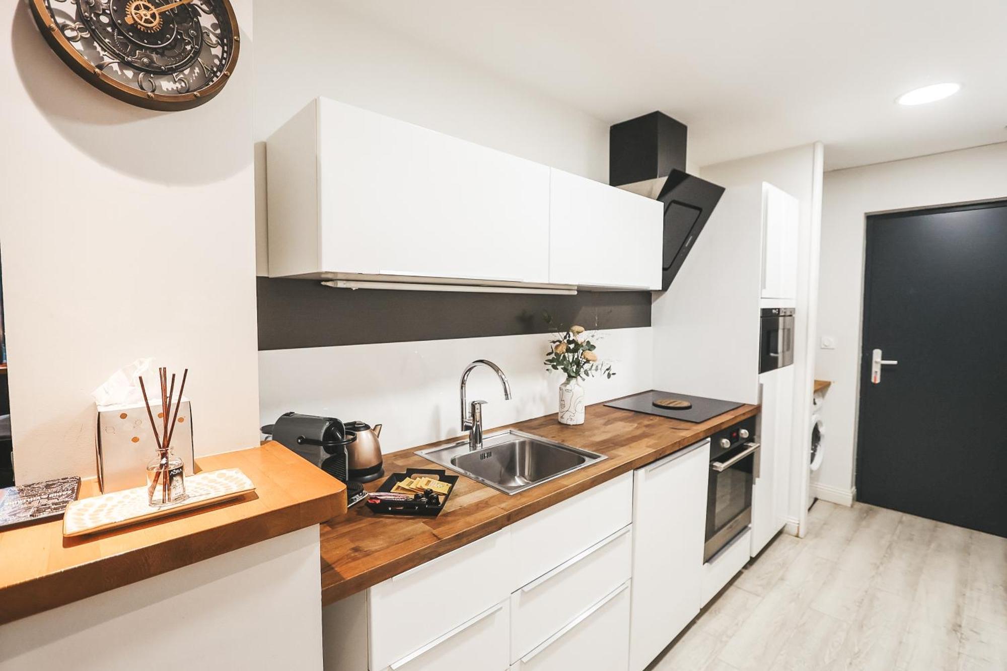 Suit'Home Commerce Angers Exteriör bild